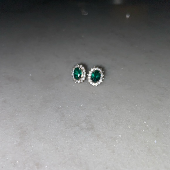 Diamond and Emerald studs - Picture 2 of 5